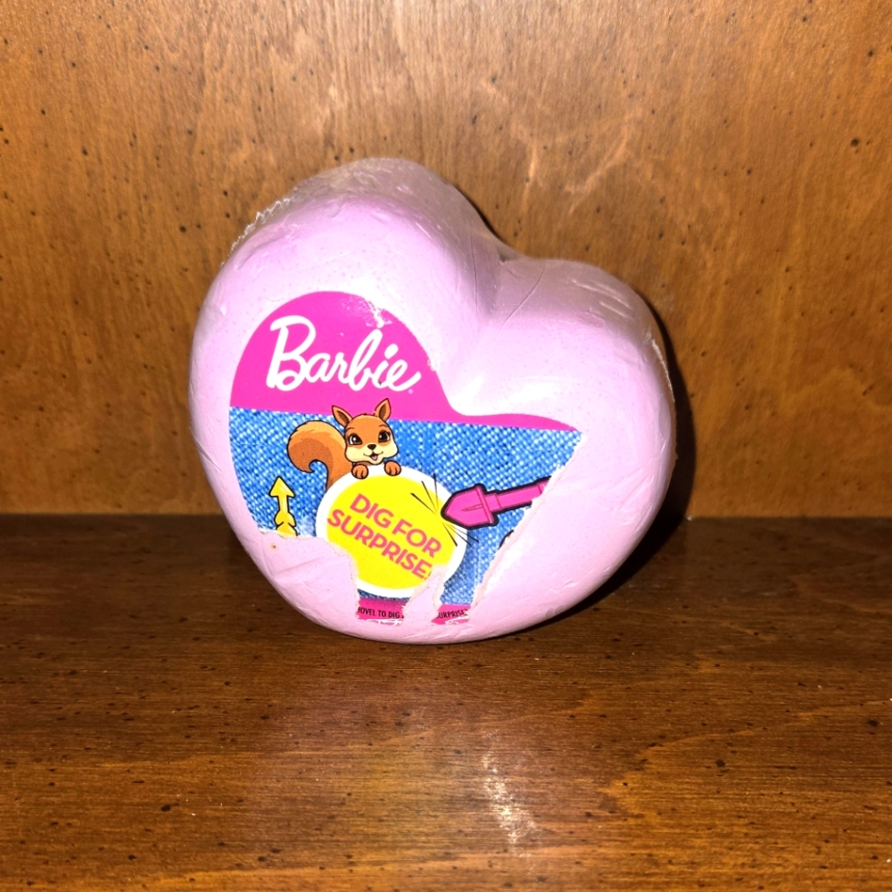 NIP Barbie Heart-Shaped Pink Chalk Dig For  Surprise Toy